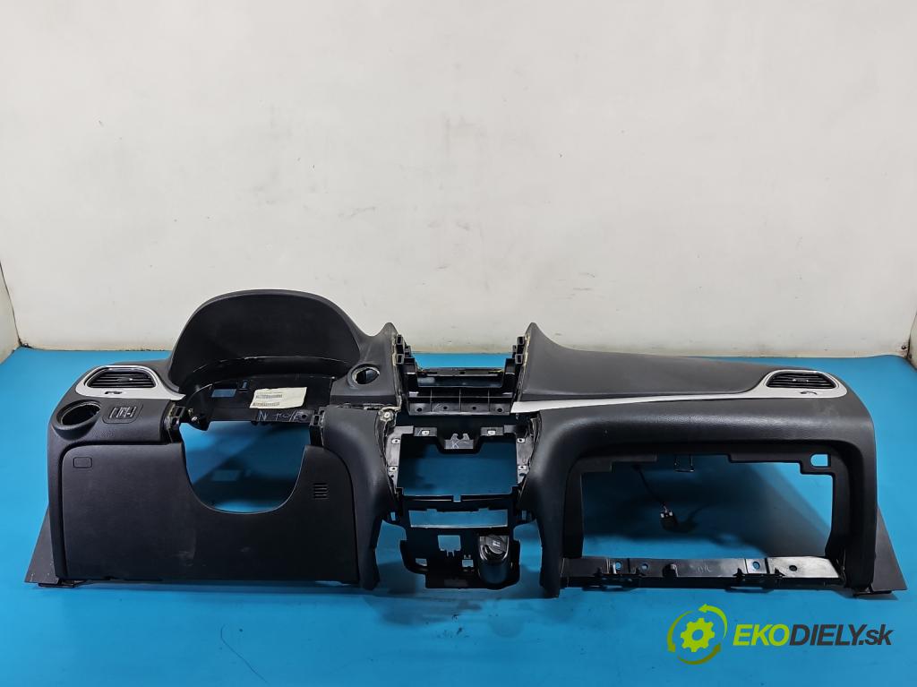 Fiat Freemont 2.0 jtd 170 HP manual 125 kW 1956 cm3 5- kokpit,pristrojová doska rozdeľovacia