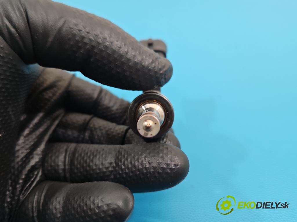 Peugeot 508 II 2018- 1.6 224 hp automatic 165 kW 1598 cm3 5- vstřikovač 9818760580 (Vstřikovač paliva)