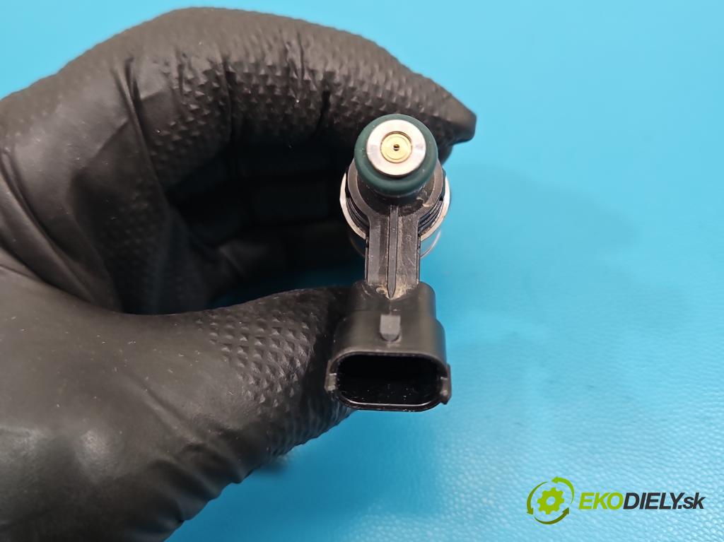 Peugeot 508 II 2018- 1.6 224 hp automatic 165 kW 1598 cm3 5- vstřikovač 9818760580 (Vstřikovač paliva)