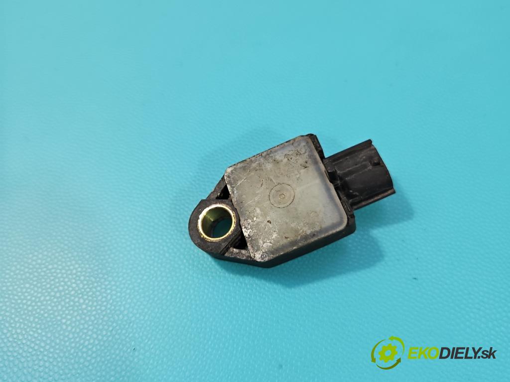 Fiat Freemont 2.0 jtd 170 HP manual 125 kW 1956 cm3 5- snímač šokovat: P56038950AA (Snímač nárazu)