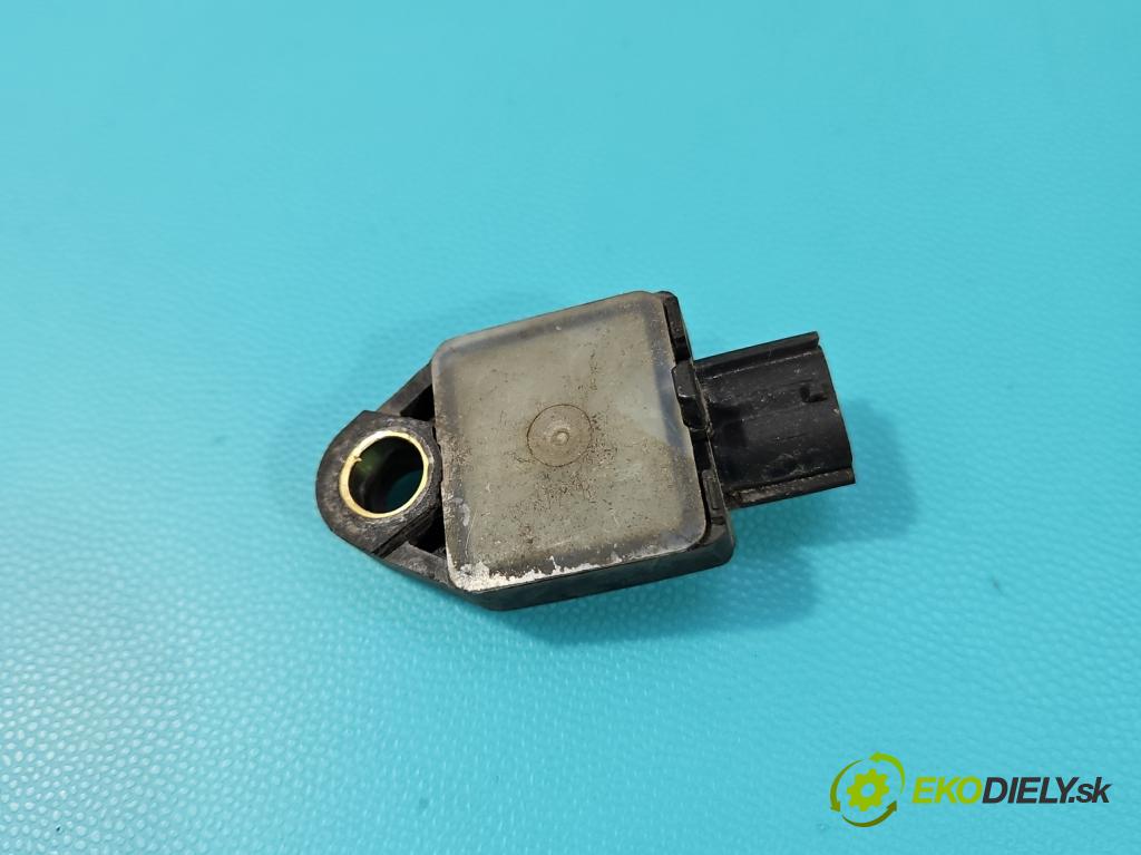 Fiat Freemont 2.0 jtd 170 HP manual 125 kW 1956 cm3 5- snímač šokovat: P56038950AA (Snímač nárazu)