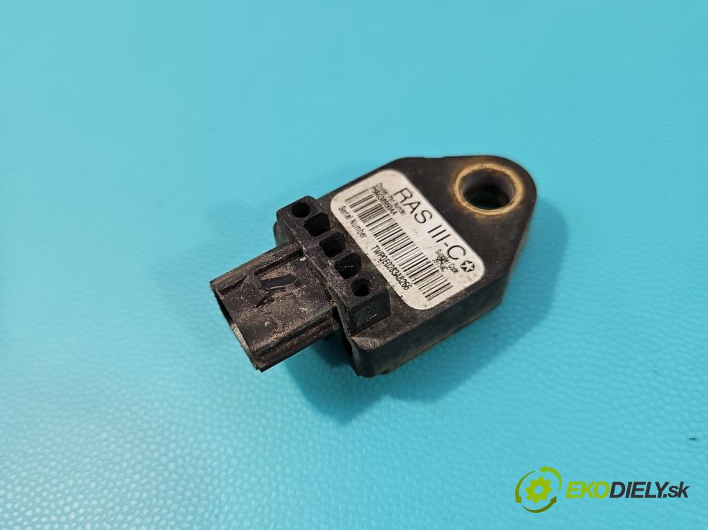 Fiat Freemont 2.0 jtd 170 hp manual 125 kW 1956 cm3 5- snímač šokovat: P56038950AA (Snímač nárazu)