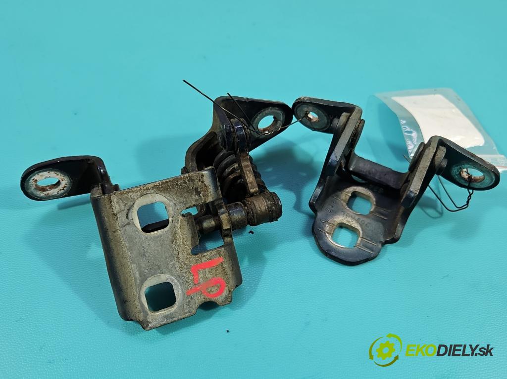 Fiat Freemont 2.0 jtd 170 hp manual 125 kW 1956 cm3 5- Závěs: dveře přední levý 85574F