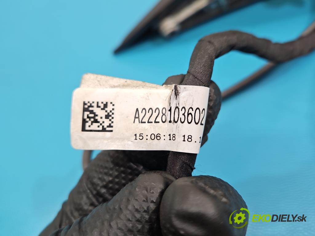 Mercedes S W222 2013-2020 3.0 cdi 656929 340KM: automatic 250 kW 2925 cm3 4- zrkadlo pravé A2228103602 (Kľučka dverí ostatné)