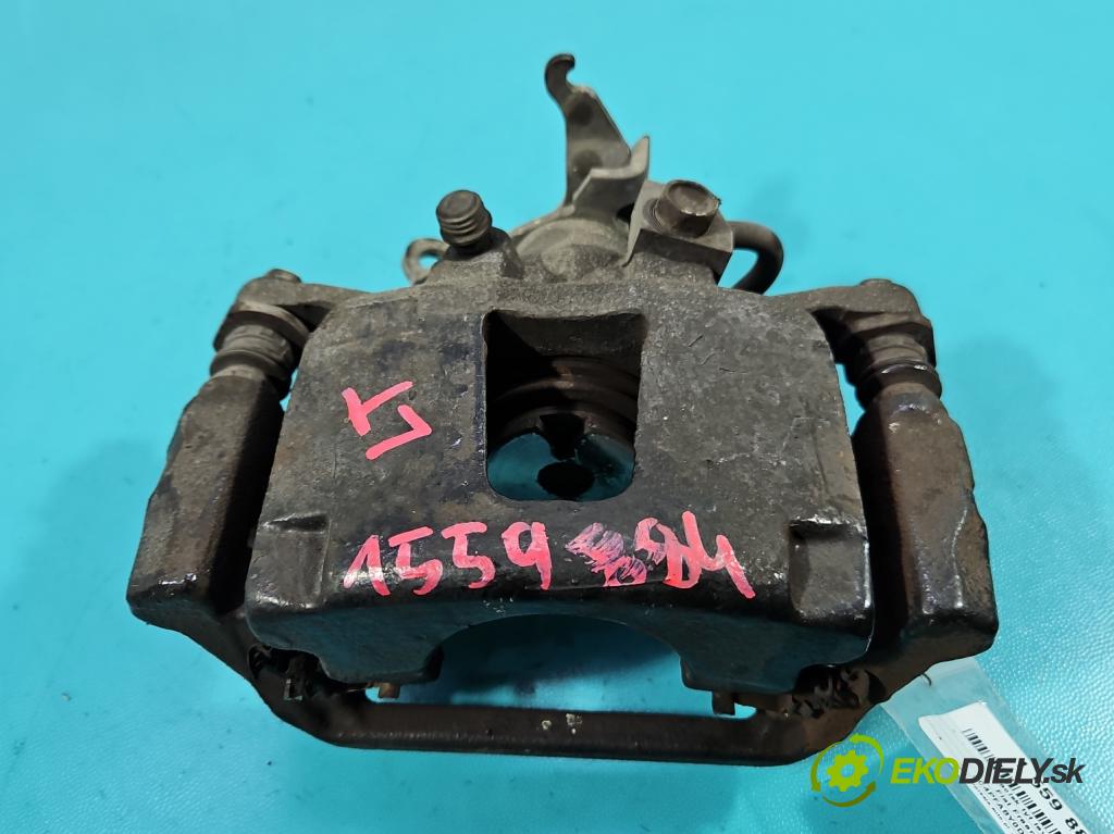 Fiat Freemont 2.0 jtd 170 hp manual 125 kW 1956 cm3 5- brzdič zadní levý  (Klika dveří ostatní)