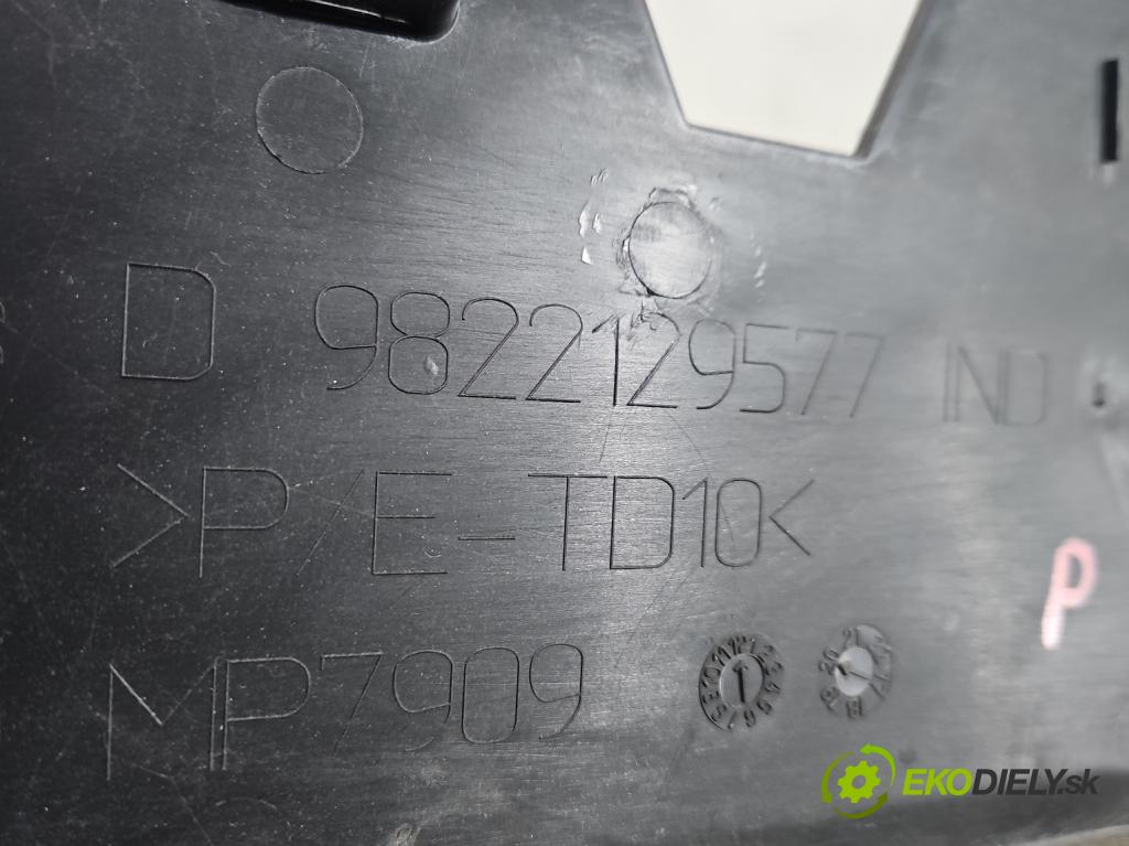 Citroen C5 Aircross 17-25 1.2 T 131 hp manual 96 kW 1199 cm3 5- Tapacír: kufra: pravé 9822129577