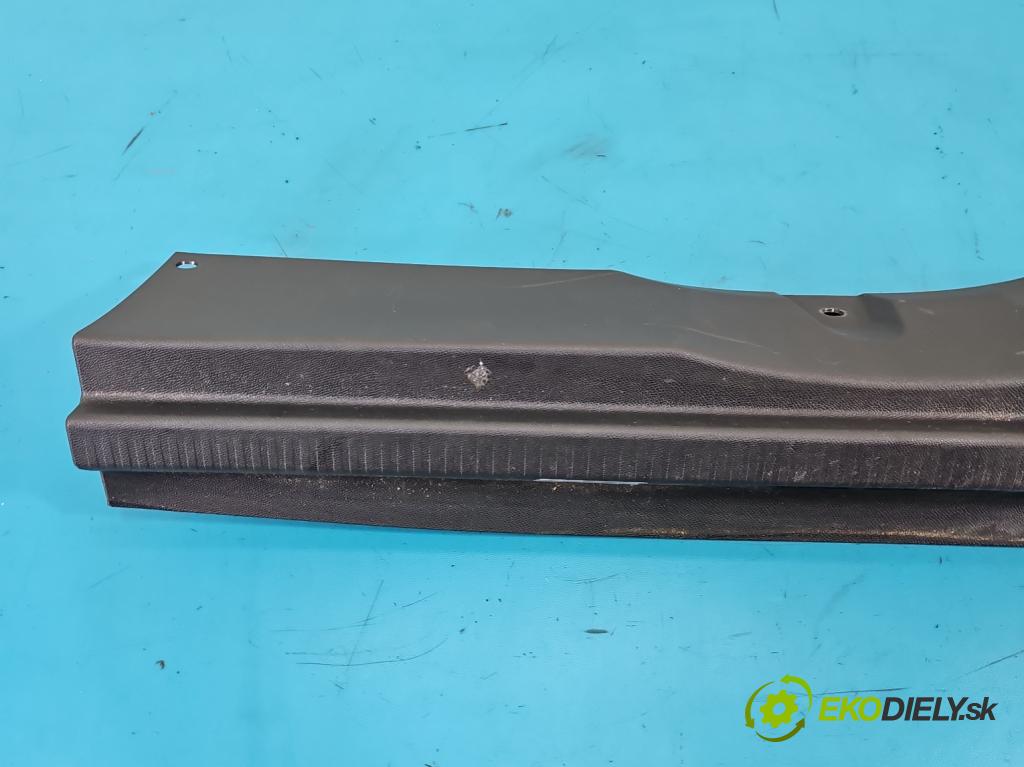 Citroen C5 Aircross 17-25 1.2 T 131 HP manual 96 kW 1199 cm3 5- kryt plast 9817158677