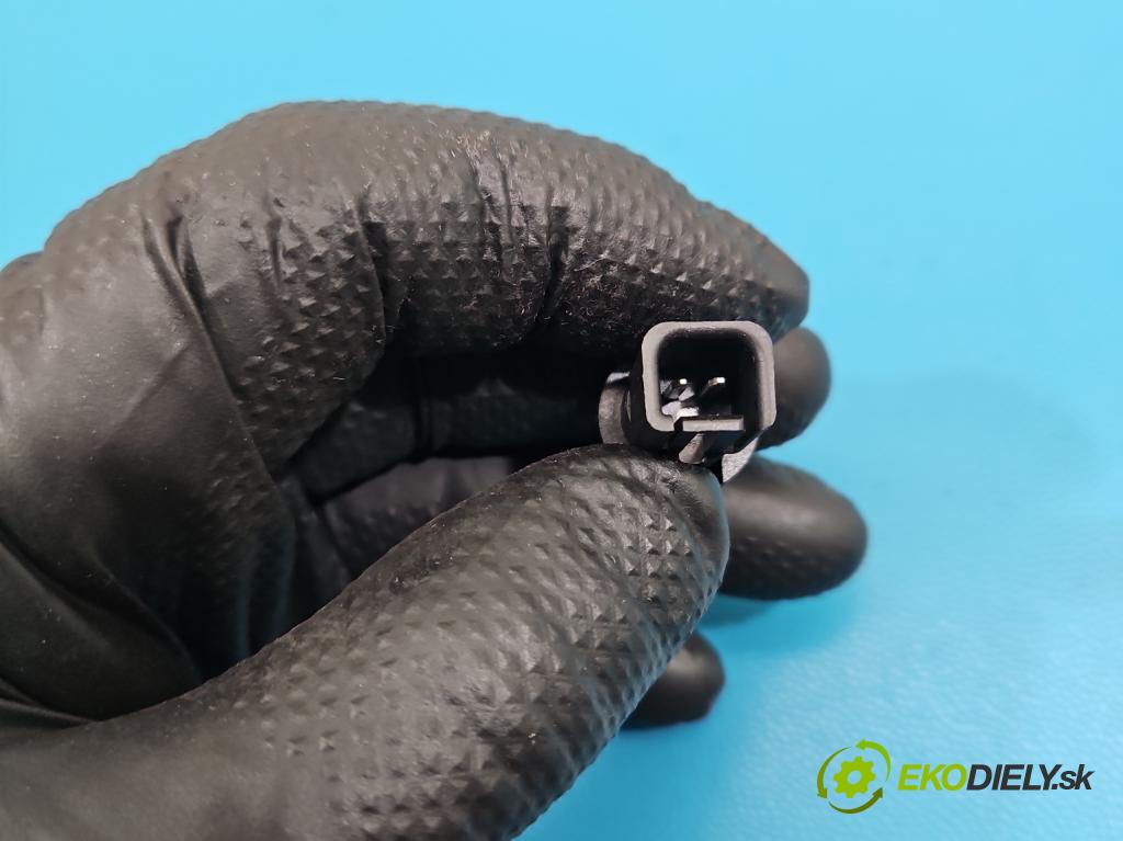 Citroen C5 Aircross 17-25 1.2 T 131 HP manual 96 kW 1199 cm3 5- snímač stmievania A66100100