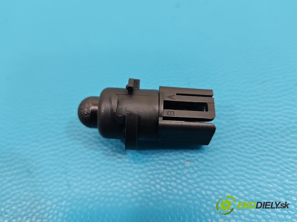 Citroen C5 Aircross 17-25 1.2 T 131 HP manual 96 kW 1199 cm3 5- snímač stmievania A66100100