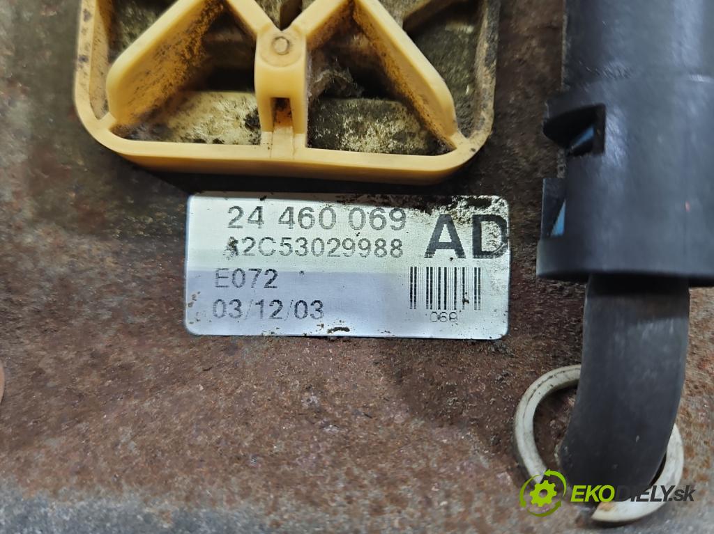 Opel Corsa C 2000-2006 1.3 cdti 69KM manual 51 kW 1248 cm3 3- čerpadlo palivo 24460069