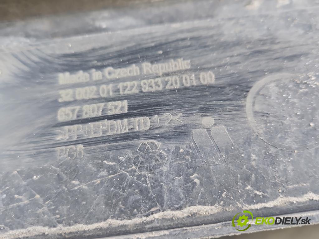 Skoda Scala 2019- 1.5 TSI 150 hp manual 110 kW 1498 cm3 5- nárazník zadní  (Klika dveří ostatní)