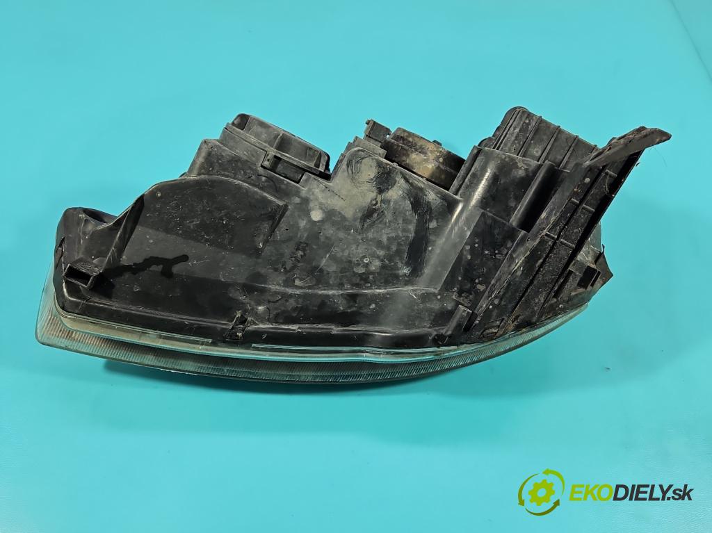 Opel Corsa C 2000-2006 1.3 cdti 69KM manual 51 kW 1248 cm3 3- Reflektor: pravý  (Svetlo predné pravé)