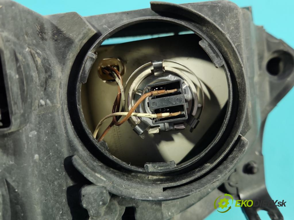 Opel Corsa C 2000-2006 1.3 cdti 69KM manual 51 kW 1248 cm3 3- Reflektor: pravý  (Svetlo predné pravé)