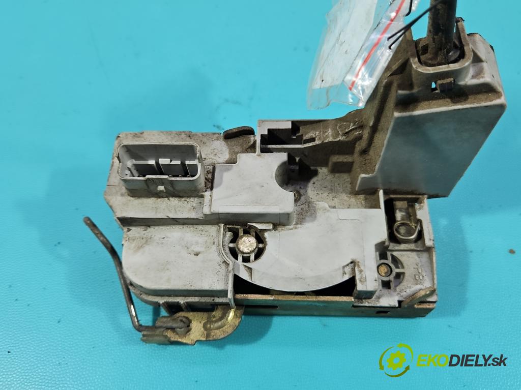 Peugeot 307 2.0 hdi 90 HP manual 66 kW 1997 cm3 5- zámok predné pravý