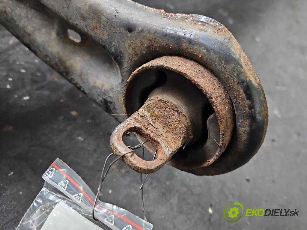 Fiat Freemont 2.0 jtd 170 HP manual 125 kW 1956 cm3 5- zadna výstuha  (Výstuha zadná)