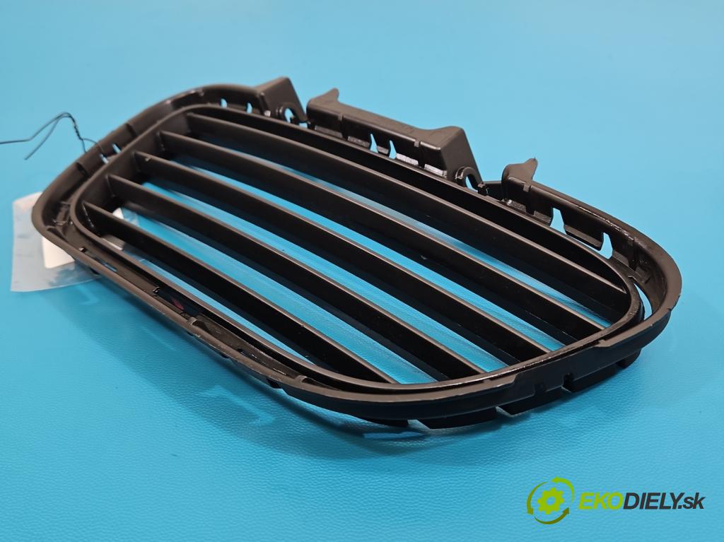 Citroen C5 Aircross 17-25 1.2 T 131 HP manual 96 kW 1199 cm3 5- blenda mriežka: nárazník pravé 9827000477