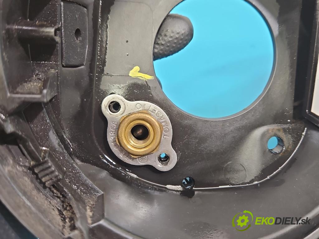 Renault Megane III 2008-2016 1.6 16V 110 HP manual 81 kW 1598 cm3 5- Klapka nádrže palivo  (Kľučka dverí ostatné)