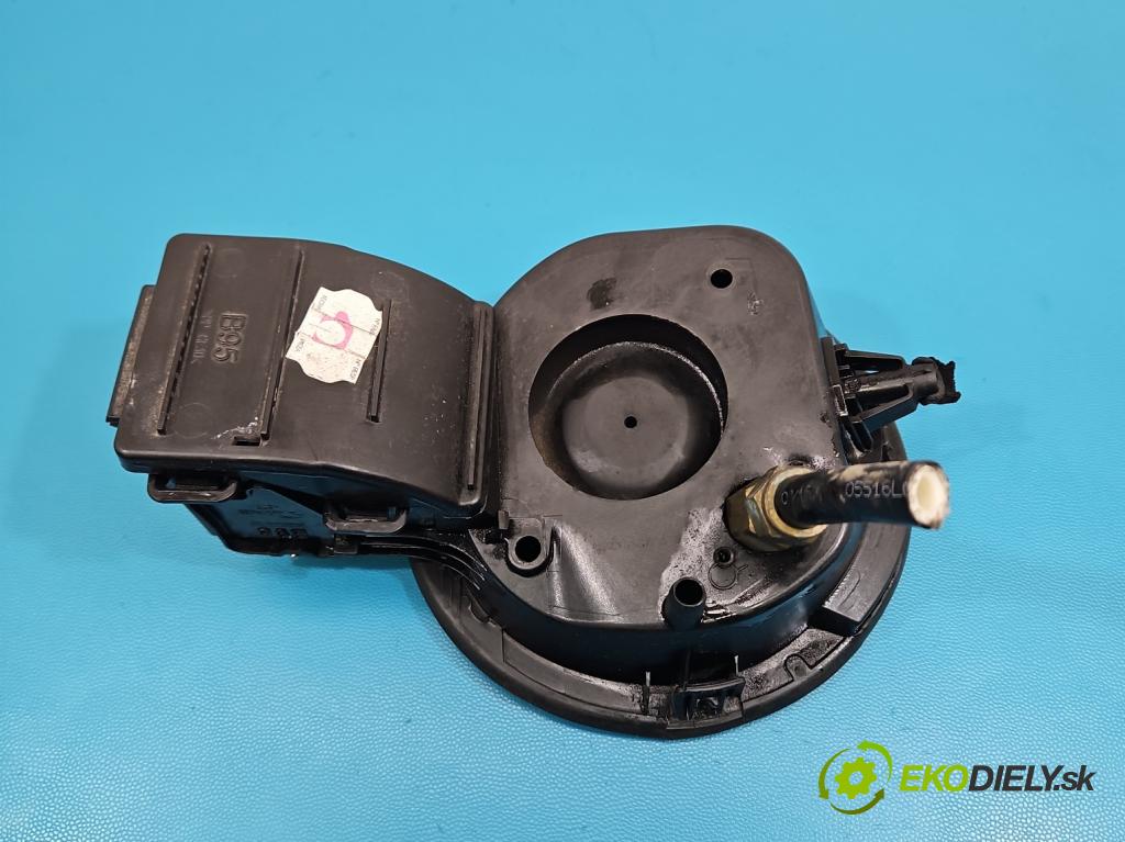 Renault Megane III 2008-2016 1.6 16V 110 HP manual 81 kW 1598 cm3 5- Klapka nádrže palivo  (Kľučka dverí ostatné)