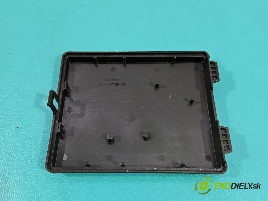 Fiat Freemont 2.0 jtd 170 HP manual 125 kW 1956 cm3 5- skrinka poistka 68068355AD (Poistková skrinka)