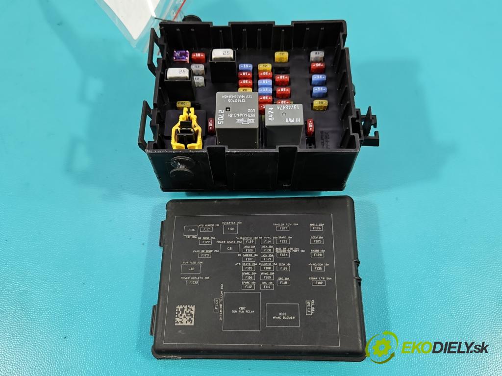 Fiat Freemont 2.0 jtd 170 hp manual 125 kW 1956 cm3 5- skříňka pojistková 68068355AD (Pojistková skříňka)