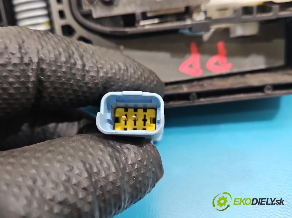 DS 4 2015-2020 2.0 hdi 181KM automatic 133 kW 1997 cm3 5- klika přední pravé 9686433680 (Klika dveří ostatní)