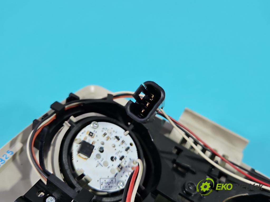 Fiat Freemont 2.0 jtd 170 HP manual 125 kW 1956 cm3 5- svetlo / reflektor interiéra 275019