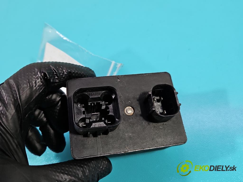 Fiat Freemont 2.0 jtd 170 HP manual 125 kW 1956 cm3 5- Relé: svíčky: zařicích: 68079153AA (Relé)