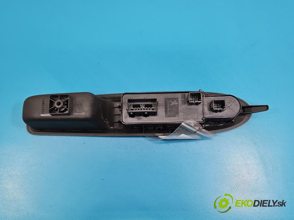 DS 4 2015-2020 2.0 hdi 181KM automatic 133 kW 1997 cm3 5- prepínač okien spätných zrkadiel 96657053ZD