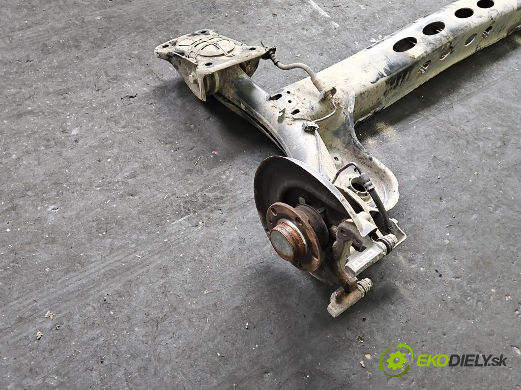 Skoda Scala 2019- 1.5 TSI 150 HP manual 110 kW 1498 cm3 5- zadna výstuha  (Výstuha zadná)