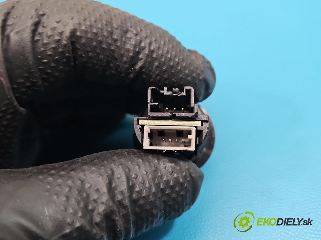 DS 4 2015-2020 2.0 hdi 181KM automatic 133 kW 1997 cm3 5- zásuvka USB 9664795277