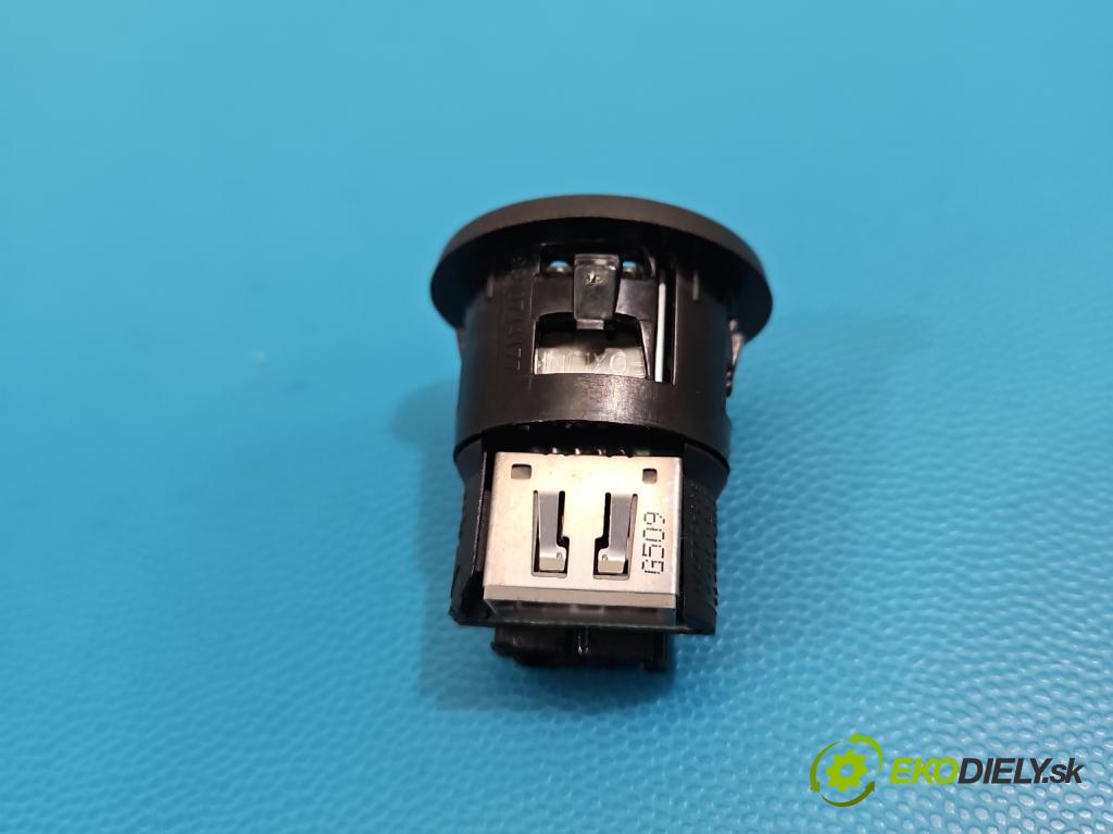 DS 4 2015-2020 2.0 hdi 181KM automatic 133 kW 1997 cm3 5- zásuvka USB 9664795277