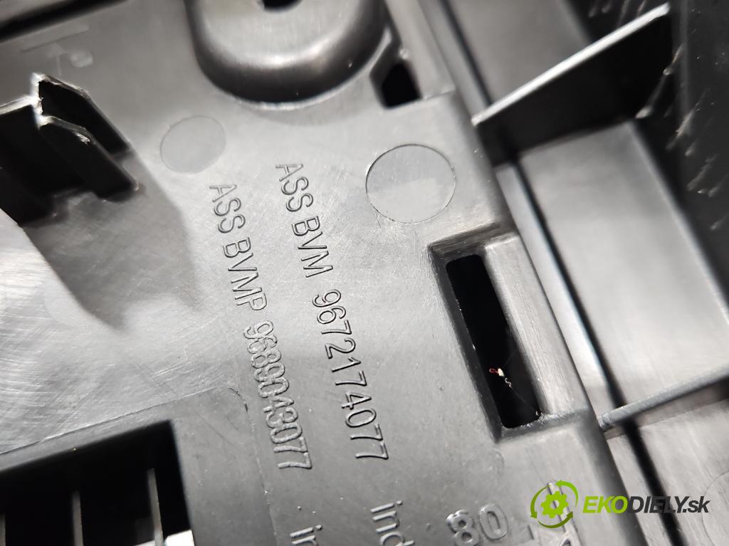 DS 4 2015-2020 2.0 hdi 181KM automatic 133 kW 1997 cm3 5- operadlo 9689043077 (Lakťová opierka)