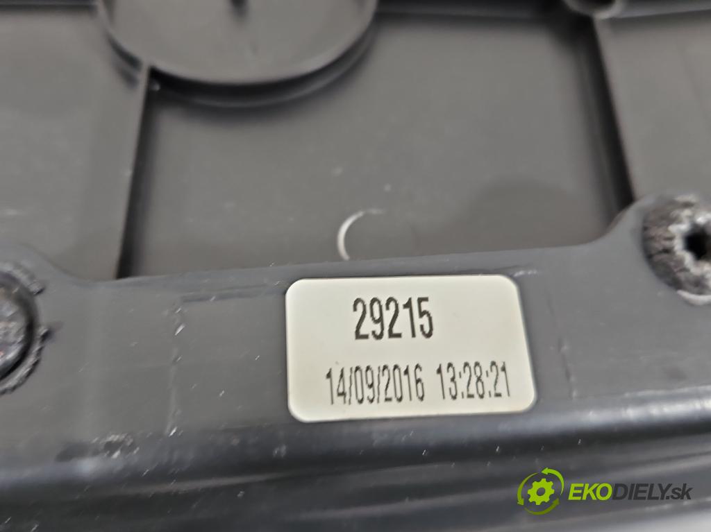 DS 4 2015-2020 2.0 hdi 181KM automatic 133 kW 1997 cm3 5- Čalounictví: dvere predné ľavé