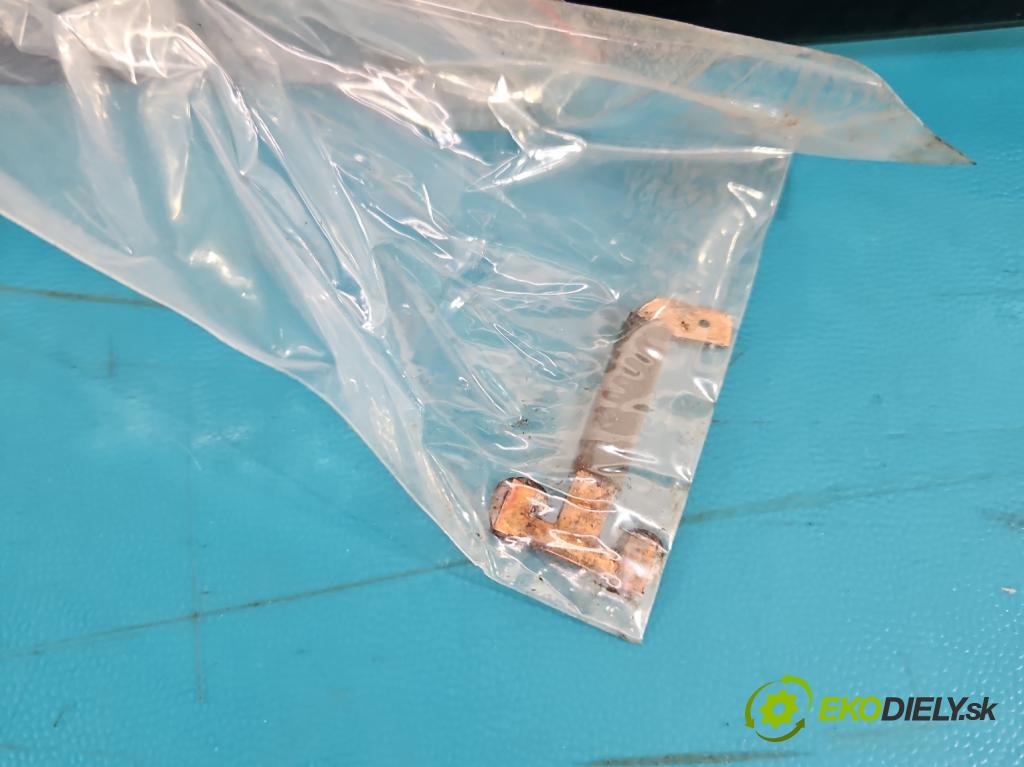 DS 4 2015-2020 2.0 hdi 181KM automatic 133 kW 1997 cm3 5- sklo zadná  (Sklo zadné)