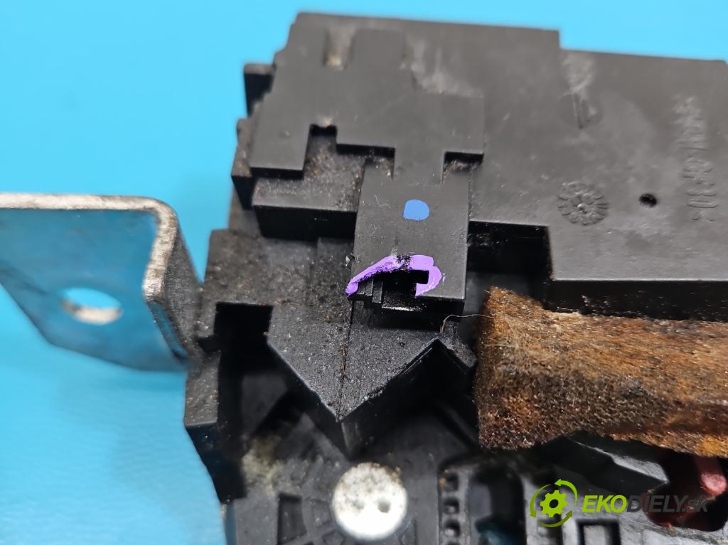 Mercedes A W169 2004-2012 2.0 cdi 109 hp manual 80 kW 1992 cm3 3- zámek kufrových dveří zadní