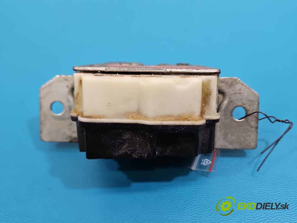 Mercedes A W169 2004-2012 2.0 cdi 109 hp manual 80 kW 1992 cm3 3- zámek kufrových dveří zadní