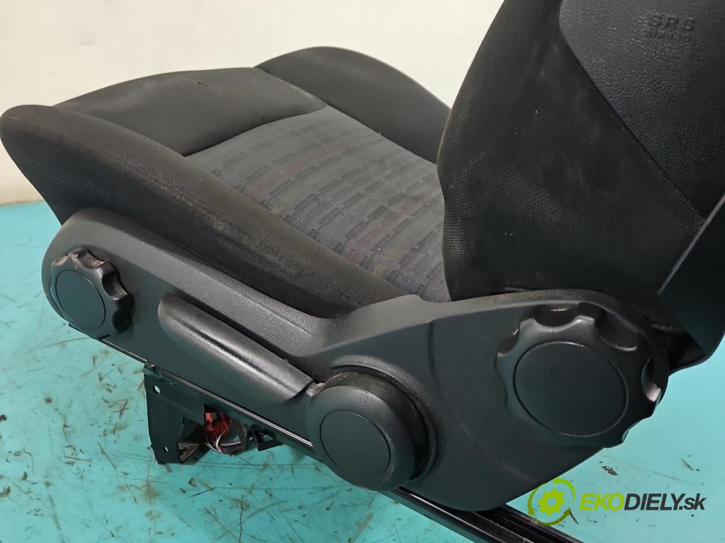 Mercedes A W169 2004-2012 2.0 cdi 109 HP manual 80 kW 1992 cm3 3- Sedačka ľavý  (Sedadlo)