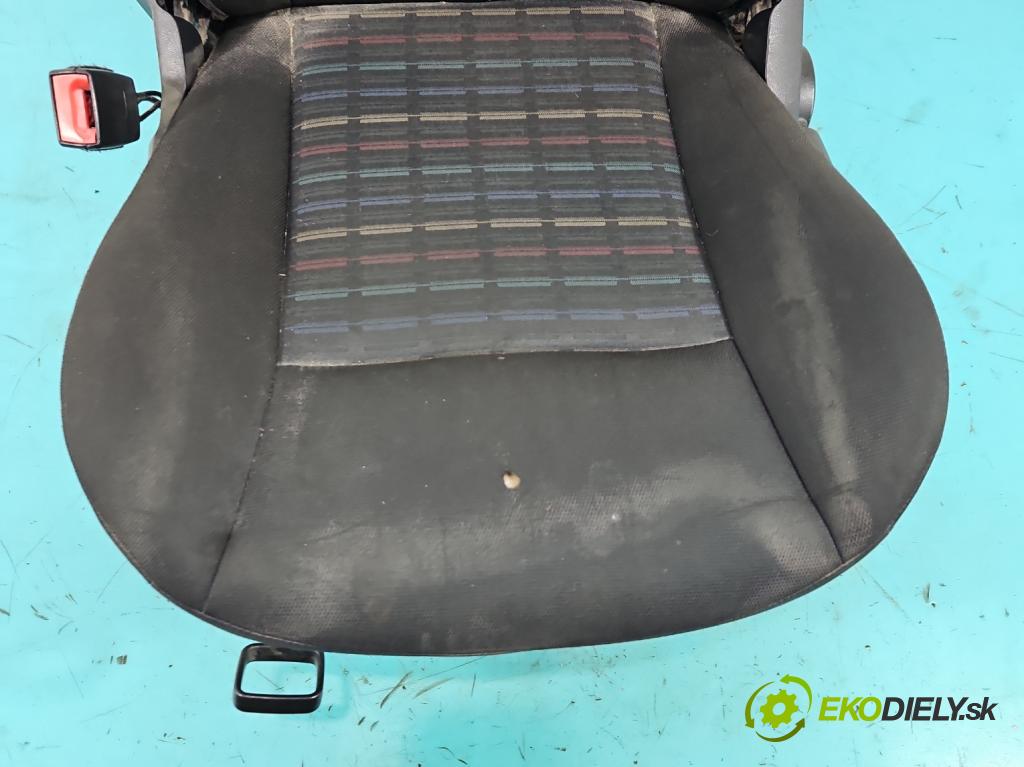 Mercedes A W169 2004-2012 2.0 cdi 109 HP manual 80 kW 1992 cm3 3- Sedačka ľavý  (Sedadlo)