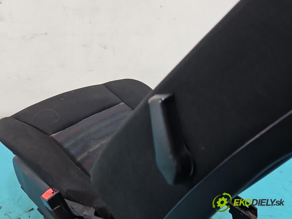 Mercedes A W169 2004-2012 2.0 cdi 109 hp manual 80 kW 1992 cm3 3- Sedadlo pravý  (Sedadlo)
