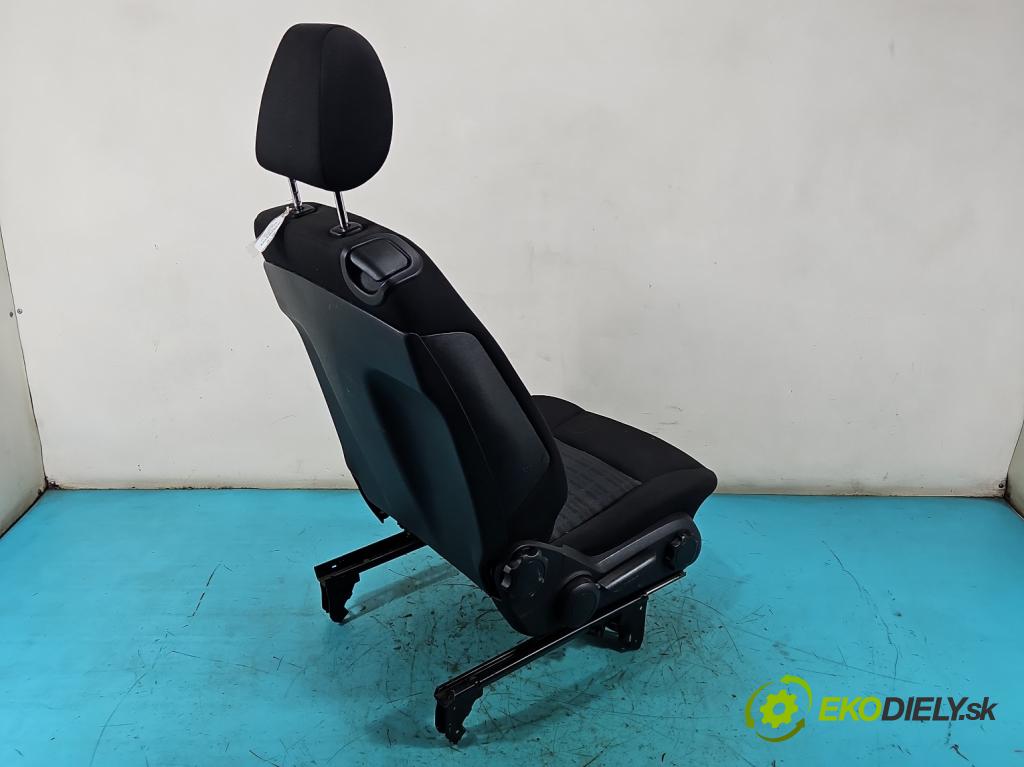 Mercedes A W169 2004-2012 2.0 cdi 109 hp manual 80 kW 1992 cm3 3- Sedadlo pravý  (Sedadlo)