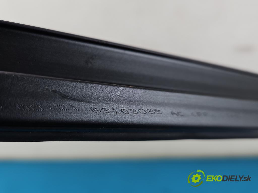 Jeep Cherokee KL 2013-2023 2.0 multijet: 140 HP manual 103 kW 1956 cm3 5- Těsnění: dvere predné ľavé