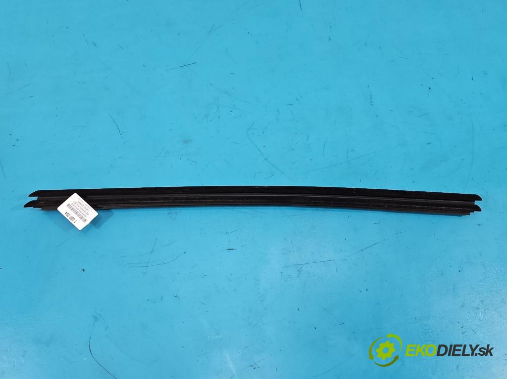 Jeep Cherokee KL 2013-2023 2.0 multijet: 140 HP manual 103 kW 1956 cm3 5- Těsnění: dvere predné ľavé 