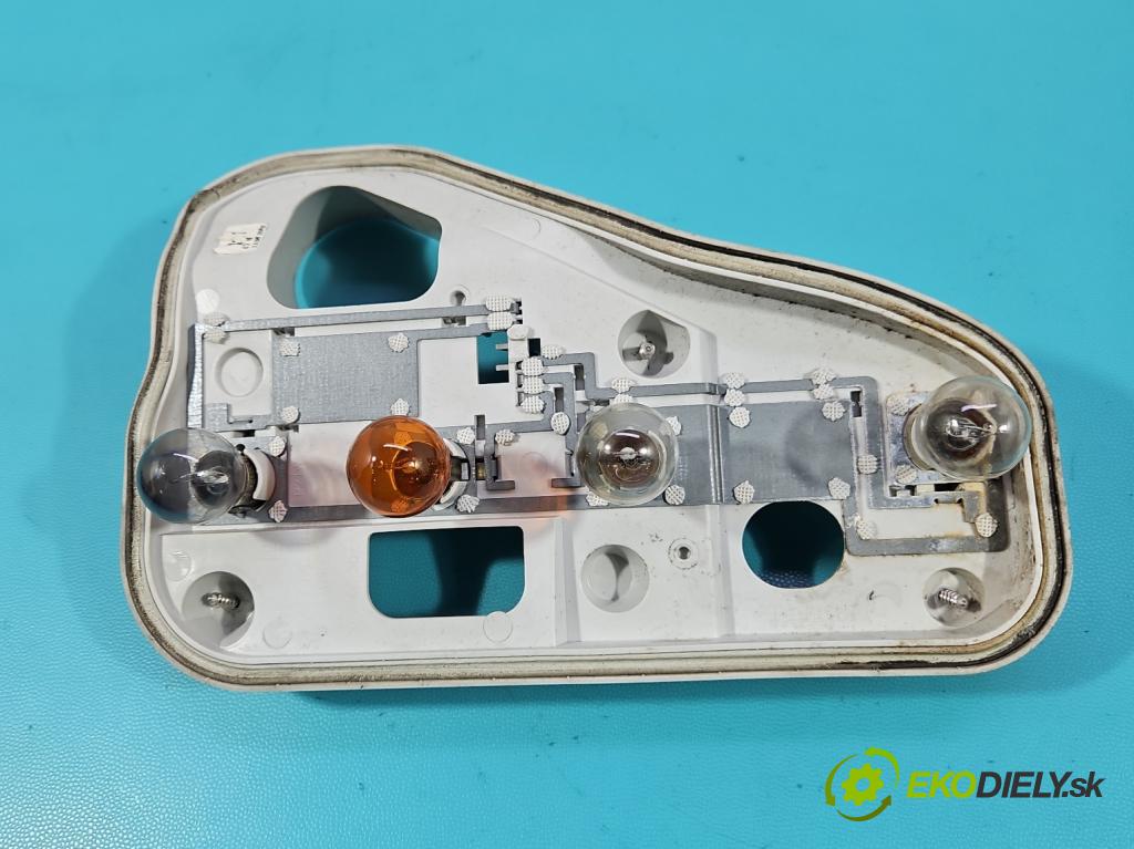 Opel Astra III 2004-2014 1.8 16V 125 HP manual 92 kW 1796 cm3 5- svetlo / reflektor zadné pravé 24451840 (Kľučka dverí ostatné)