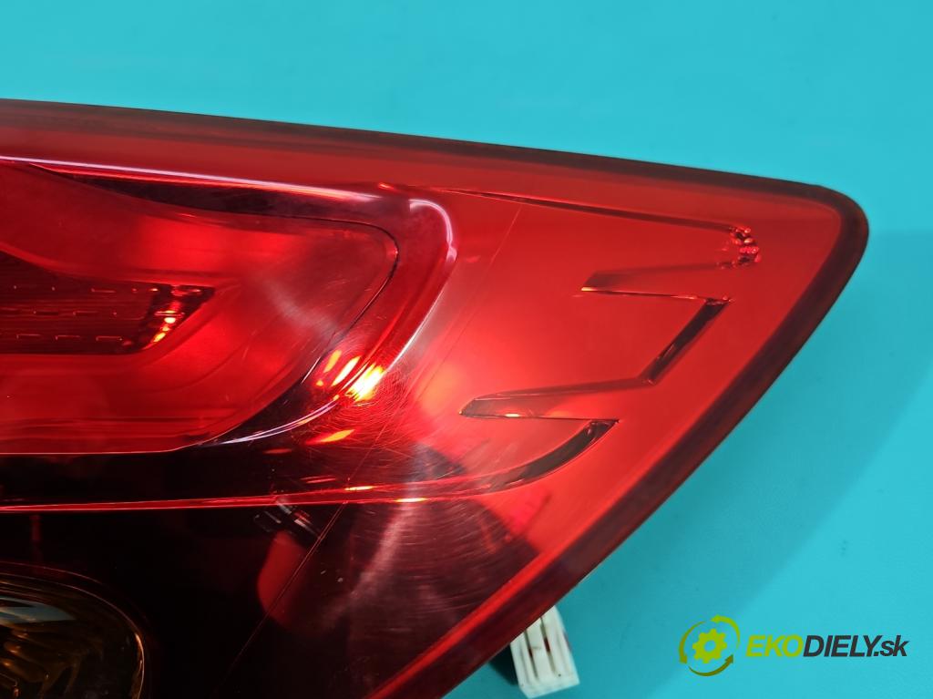 Kia Ceed II 2012-2018 1.6 crdi 128 HP manual 94 kW 1582 cm3 5- svetlo / reflektor zadné pravé 92402-A23 (Kľučka dverí ostatné)