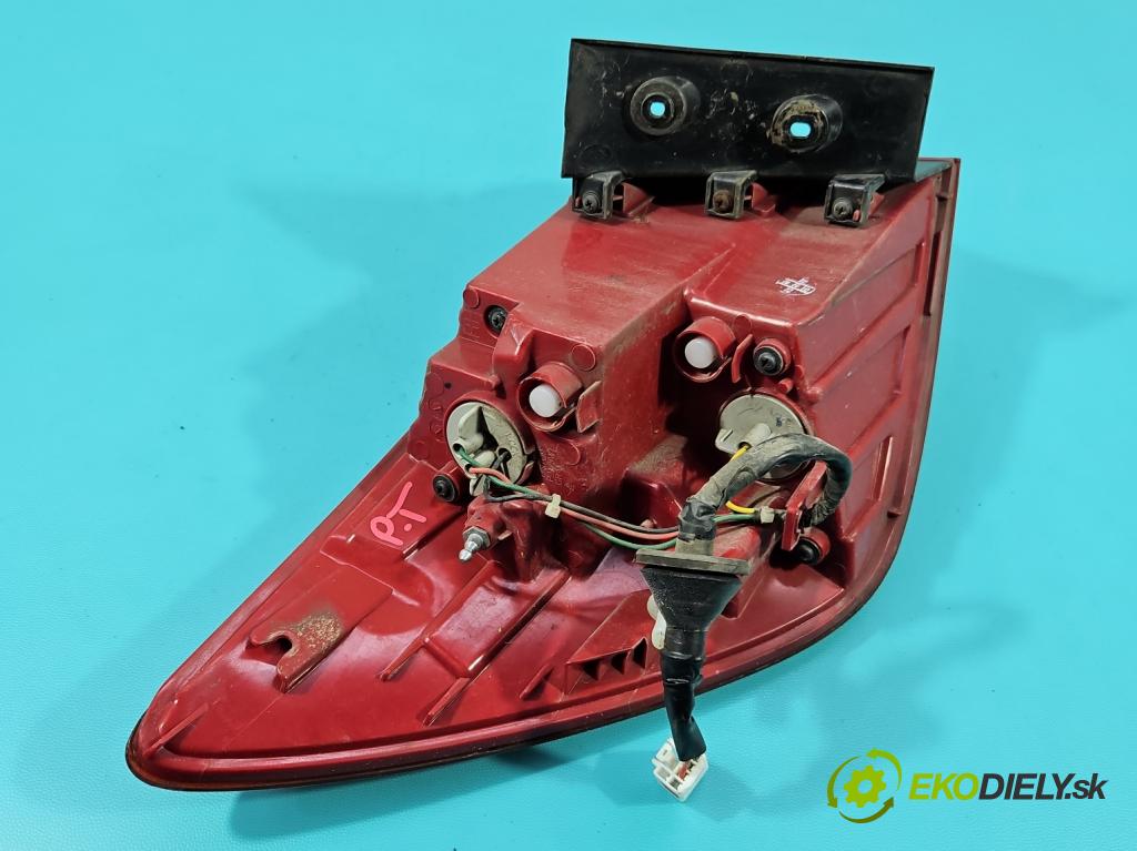 Kia Ceed II 2012-2018 1.6 crdi 128 HP manual 94 kW 1582 cm3 5- svetlo / reflektor zadné pravé 92402-A23 (Kľučka dverí ostatné)