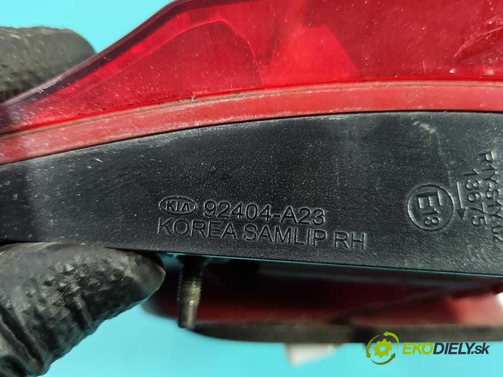 Kia Ceed II 2012-2018 1.6 crdi 128 HP manual 94 kW 1582 cm3 5- svetlo / reflektor zadné pravé 92404-A23 (Kľučka dverí ostatné)