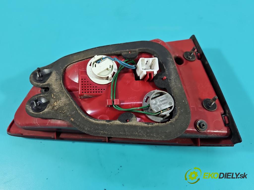 Kia Ceed II 2012-2018 1.6 crdi 128 HP manual 94 kW 1582 cm3 5- svetlo / reflektor zadné pravé 92404-A23 (Kľučka dverí ostatné)