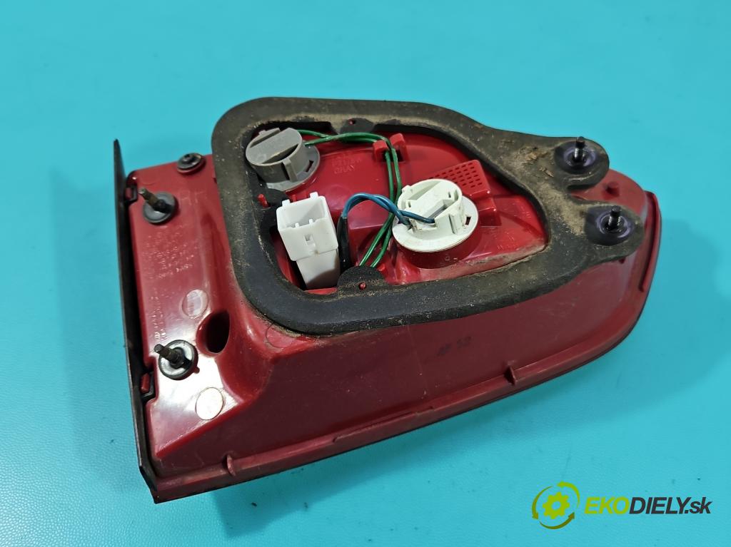 Kia Ceed II 2012-2018 1.6 crdi 128 HP manual 94 kW 1582 cm3 5- svetlo / reflektor zadné pravé 92404-A23 (Kľučka dverí ostatné)