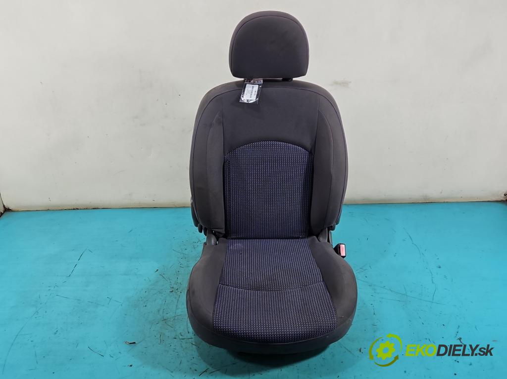 Peugeot 206 1.4 hdi 68 HP manual 50 kW 1398 cm3 3- Sedačka pravý  (Sedadlo)