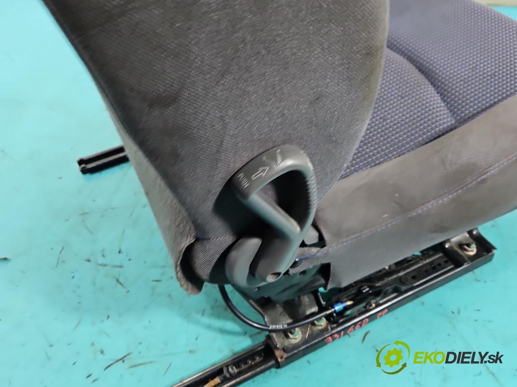 Peugeot 206 1.4 hdi 68 HP manual 50 kW 1398 cm3 3- Sedačka pravý (Sedadlo)